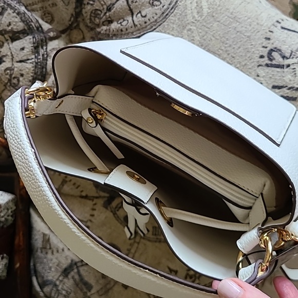 NWT Nanette Lepore White Loraine Bucket Bag with keyring mirror - Picture 3 of 8